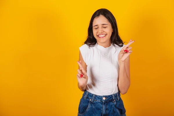 Beautiful Brazilian Woman Lucky Sign Crossed Fingers — Stock Photo, Image