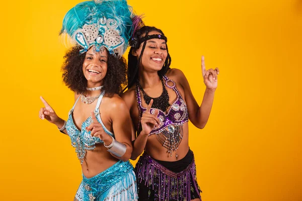 Twee Braziliaanse Vriendinnen Carnavalskleding Dansen Feesten — Stockfoto