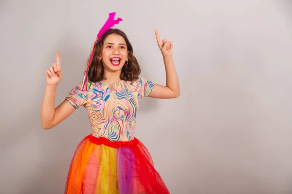 Brasilianisches Kind Mädchen Karnevalskostüm Tanzend — Stockfoto