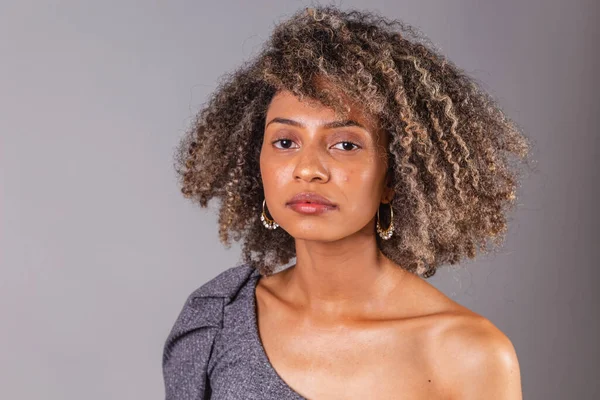 Brezilyalı Siyah Kadın Güzel Yakın Plan Fotoğraf Üzgün Üzgün — Stok fotoğraf