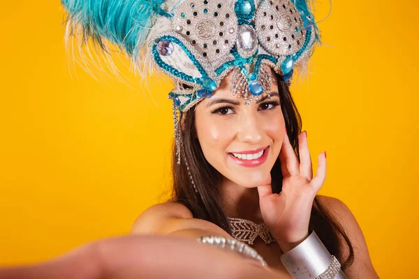 Bella Donna Brasiliana Con Vestiti Regina Dalla Scuola Samba Carnevale — Foto Stock