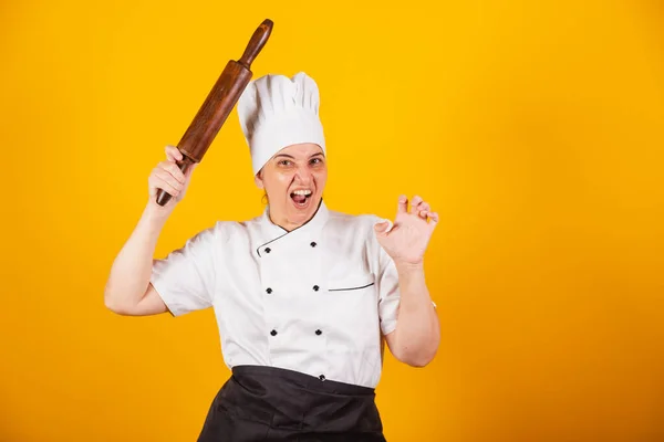 Mulher Brasileira Adulta Chef Mestre Gastronomia Cozinheiro Segurando Rolo Madeira — Fotografia de Stock