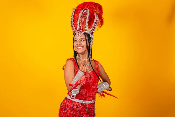 Schöne Schwarze Brasilianerin Mit Roter Karnevalskleidung Herz Mit Fingern — Stockfoto