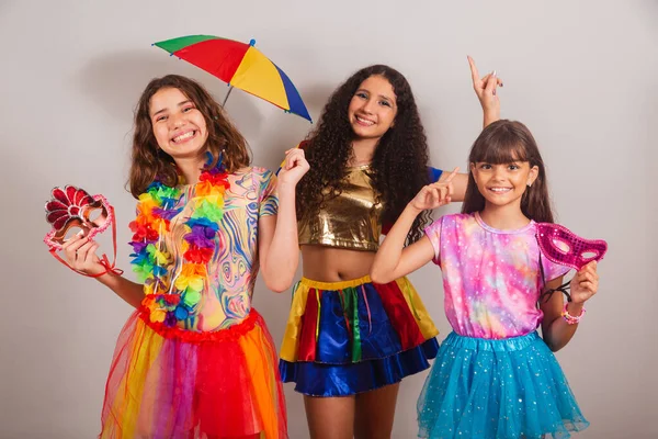 Braziliaanse Meisjes Vrienden Gekleed Carnaval Kleding Dansen — Stockfoto