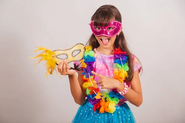 Krásná Brazilská Dívka Dítě Oblečená Karneval Brazílii Karnevalovou Maskou Maskou — Stock fotografie