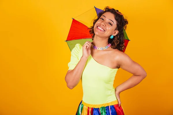 Belle Femme Brésilienne Afro Américaine Vêtements Carnaval Acclamant Utilisant Parasol — Photo