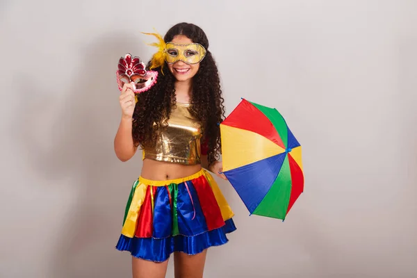 Genç Bir Kız Brezilyalı Frevo Elbiseli Karnaval Frevo Maske Şemsiye — Stok fotoğraf