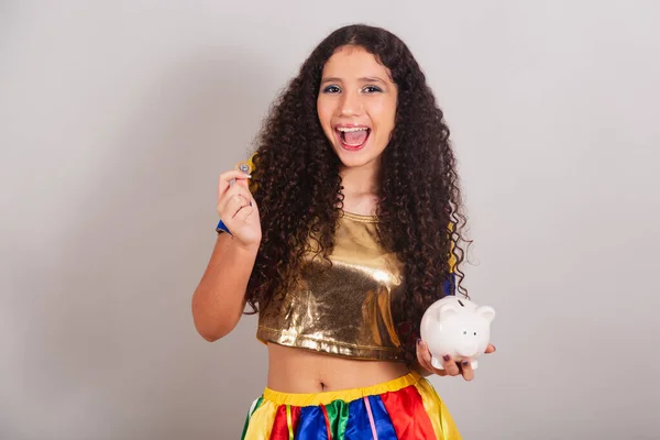 Junges Teenager Mädchen Brasilianisch Mit Frevo Kleidung Karneval Mit Sparschwein — Stockfoto