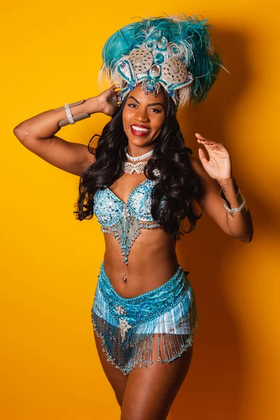 Senkrechte Aufnahme Halber Körper Schöne Schwarze Brasilianerin Beim Carnaval — Stockfoto