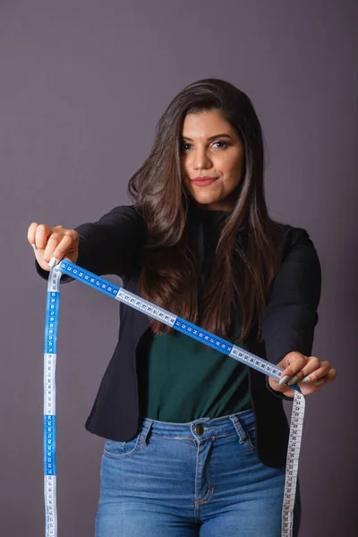 Horizontal Photo Beautiful Brazilian Woman Casual Clothes Black Blazer Jeans — Stock Photo, Image