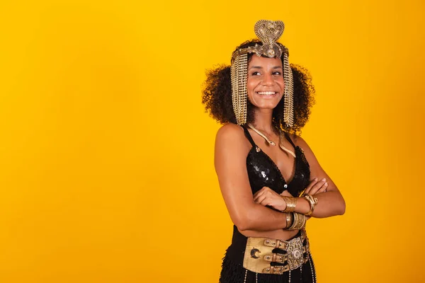 Beautiful Black Brazilian Woman Cleopatra Carnival Clothes Holding Her Arms — Stock Photo, Image