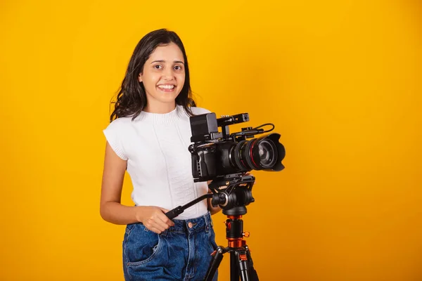 Όμορφη Βραζιλιάνα Σκηνοθέτης Παραγωγός Βίντεο Οπτικοακουστικός Χειρισμός Κάμερας — Φωτογραφία Αρχείου
