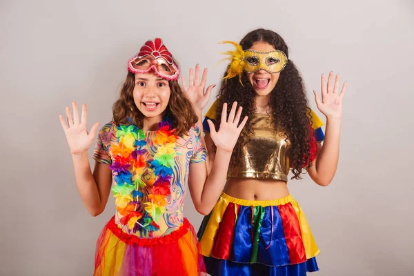 Brazilské Přítelkyně Oblečené Karnevalových Šatech Neuvěřitelné Neuvěřitelné — Stock fotografie