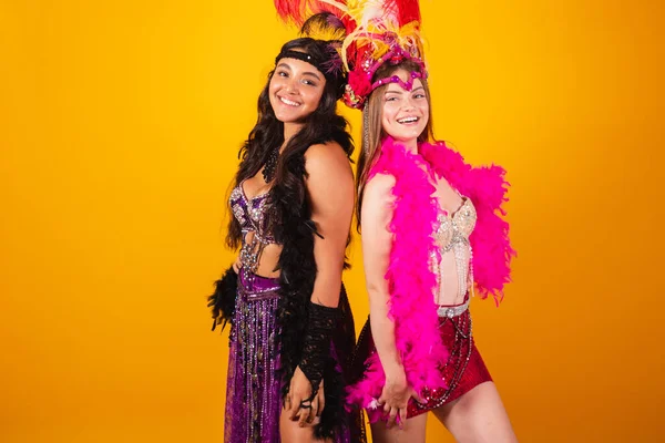 Dois Amigos Brasileiros Roupas Carnaval Sorrindo — Fotografia de Stock