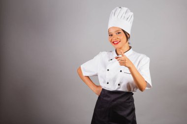 Baş aşçı, Brezilyalı aşçı, kuzeydoğudan, kamerayı işaret ediyor, seni seçiyor..