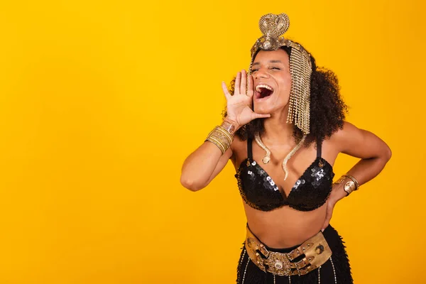 Beautiful Black Brazilian Woman Cleopatra Carnival Clothes Shouting Promotion Advertising — Stock Photo, Image