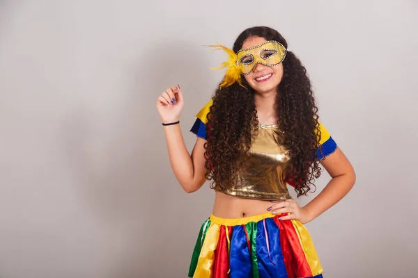 Молода Дівчина Підліток Бразилець Фріво Одягом Карнавалом Маска Руки Стегнах — стокове фото