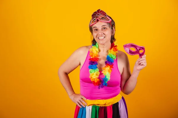 stock image Adult woman in carnival clothing, smiling at camera with holding carnival masks.