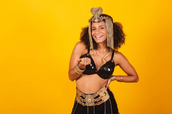 Schöne Schwarze Brasilianerin Kleopatra Karnevalskleidung Einladend Mit Händen — Stockfoto