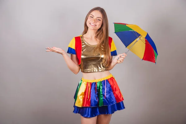 stock image Brazilian blonde woman dressed in frevo clothes, carnival. with colorful frevo umbrella. welcome.