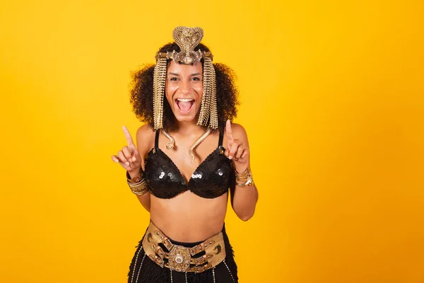 Beautiful Black Brazilian Woman Cleopatra Carnival Clothes Dancing — Stock Photo, Image