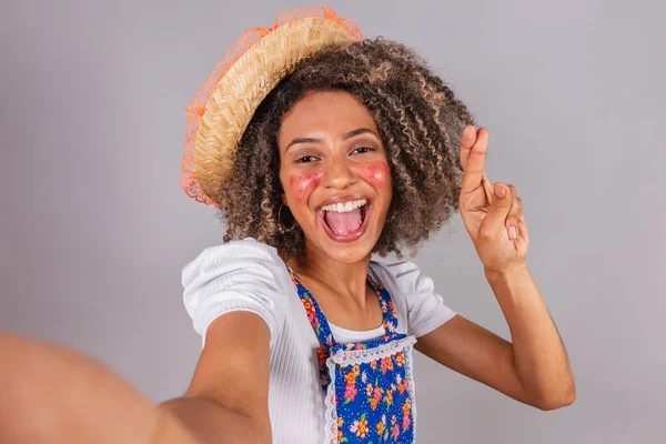 Młoda Czarna Brazylijka Ubrana Festę Juninę Festiwal Jana Pozowanie Selfie — Zdjęcie stockowe
