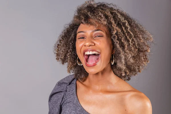 Brezilyalı Siyah Kadın Güzel Yakın Plan Fotoğraf Gülümsüyor Son Derece — Stok fotoğraf