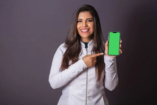Horizontal Photo Brazilian Woman Medical Coat Nutritionist Holding Smartphone Green — Stock Photo, Image