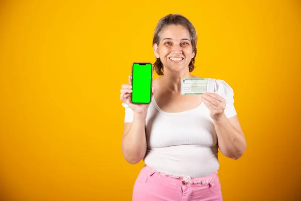 Adult Brazilian Woman Holding Voter Registration Card Smartphone Green Screen — Stock Photo, Image