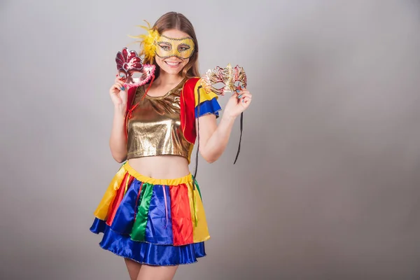 Brasilianische Blonde Frau Gekleidet Frevo Kleidung Karnevalsmaske Mit Karnevalsmasken — Stockfoto