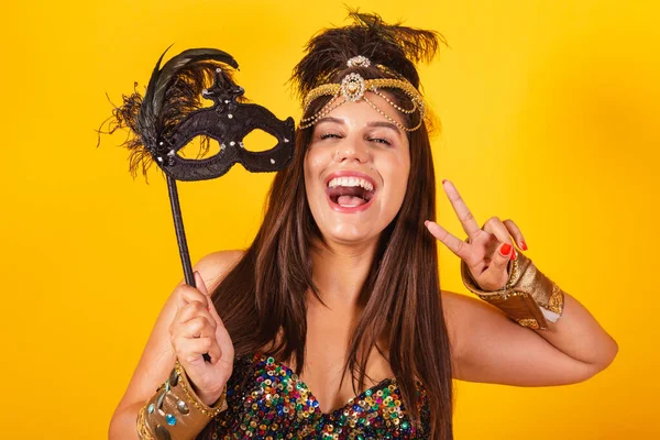 Mooie Braziliaanse Vrouw Gouden Carnaval Kleding Het Aantrekken Van Carnaval — Stockfoto