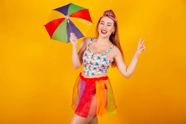 stock image Brazilian redhead, in carnival clothes, with a colorful parasol.