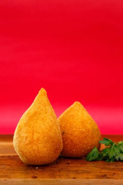 Coxinha, geleneksel Brezilya mutfağı atıştırmalıkları.