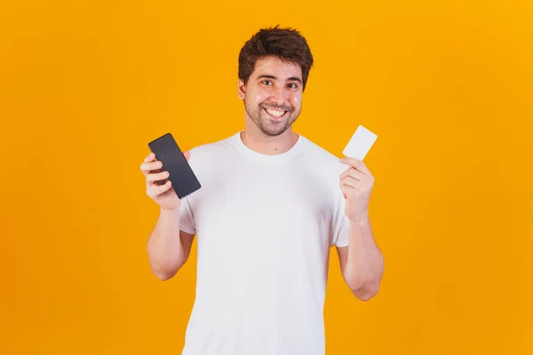 Jovem Homem Bonito Com Celular Cartão Crédito Fazendo Compras Por — Fotografia de Stock