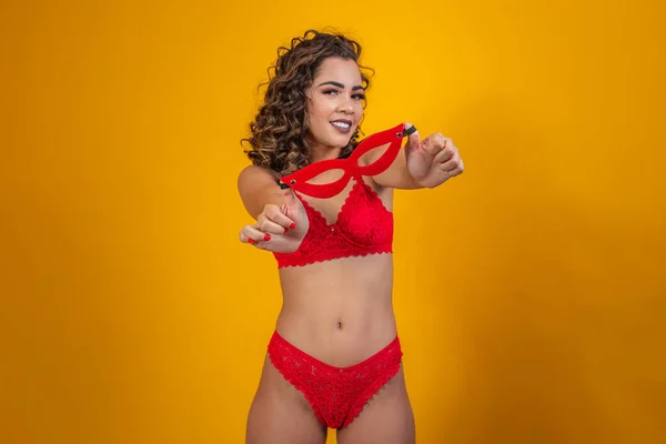 Bella Donna Lingerie Rossa Sexy Con Maschera Fantasia Mano — Foto Stock