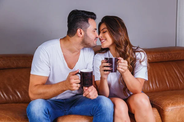 Valentine Couple Drinking Tea Hot Chocolate Sofa — Stock Photo, Image