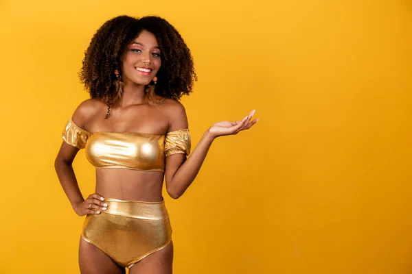 Mooie Vrouw Gekleed Voor Carnavalsavond Afro Vrouw Met Carnaval Make — Stockfoto