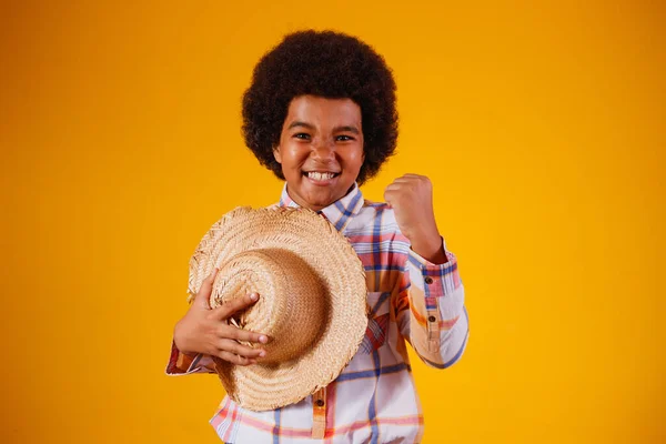 Portret Małego Chłopca Afro Ubranego Typowe Ubrania Dla Festa Junina — Zdjęcie stockowe