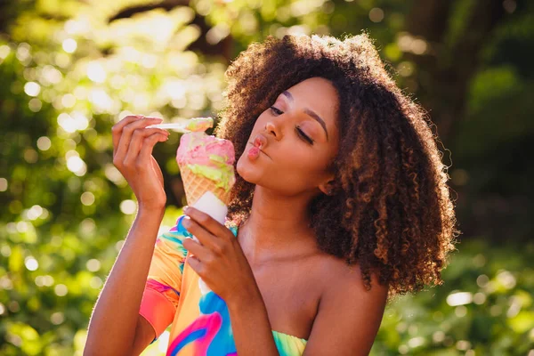 Happy Afro Woman Eating Ice Cream Park — Stock Photo, Image