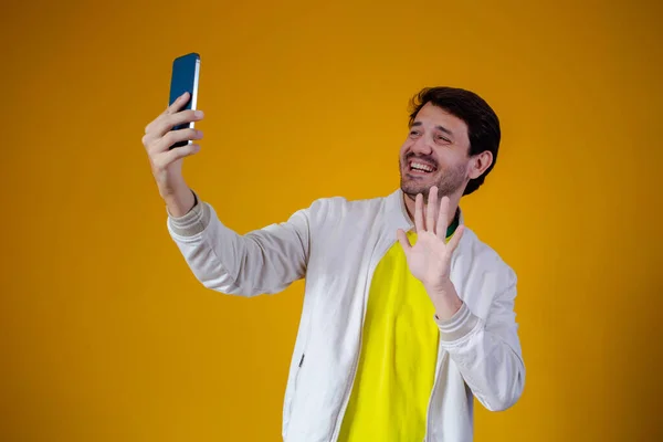 Man Video Gesprek Met Iemand Mobiele Telefoon — Stockfoto