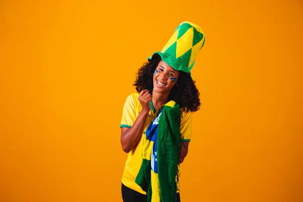 Βραζιλιάνος Θαυμαστής Βραζιλιάνος Οπαδός Γιορτάζει Ποδόσφαιρο Ποδόσφαιρο Παιχνίδι Κίτρινο Φόντο — Φωτογραφία Αρχείου