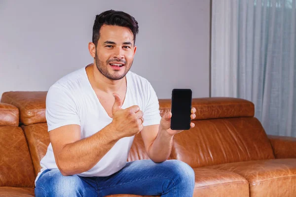 Homem Bonito Com Telefone Celular Mão Com Espaço Para Texto — Fotografia de Stock