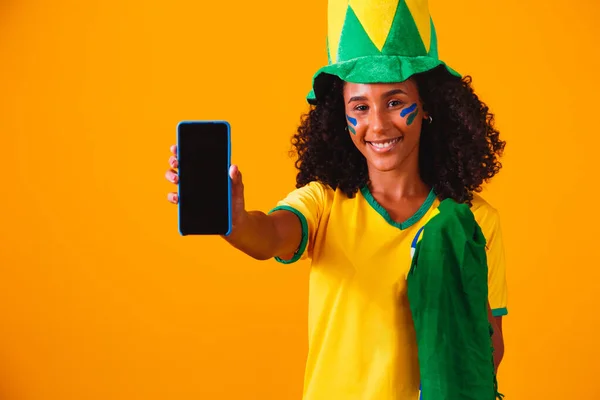 Braziliaanse Fan Portret Braziliaanse Fan Met Haar Mobiele Telefoon Verkleed — Stockfoto