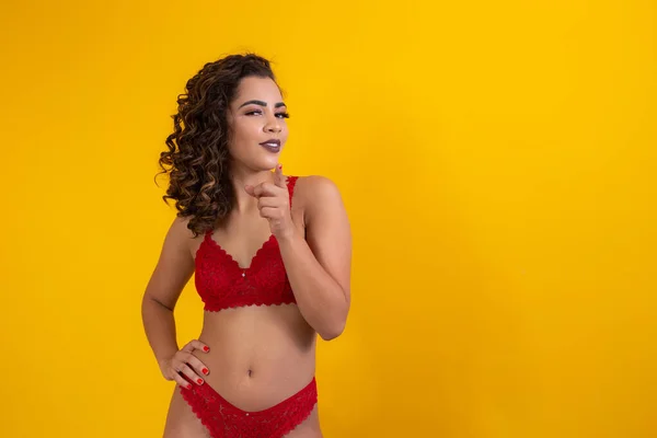 Hermosa Mujer Sexy Lencería Roja Con Espacio Para Texto — Foto de Stock
