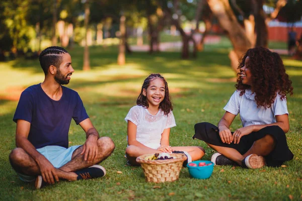 Happy Family Doing Picnic Park — Stock Photo, Image