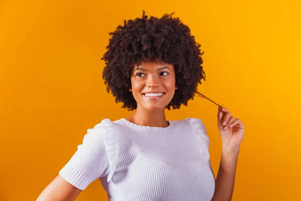 Πορτραίτο Ομορφιάς Της Αφροαμερικάνας Γυναίκας Αφρο Χτένισμα Και Glamour Μακιγιάζ — Φωτογραφία Αρχείου