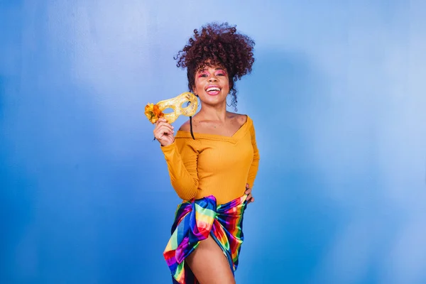 Vacker Kvinna Klädd För Karnevalsnatt Afro Kvinna Med Karneval Makeup — Stockfoto