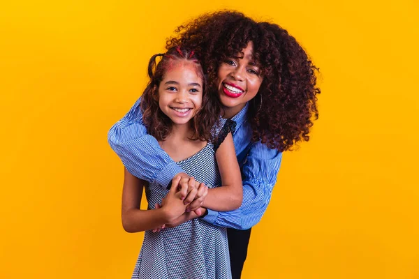 Anneler Günün Kutlu Olsun Sevimli Genç Afro Amerikan Annesi Şirin — Stok fotoğraf