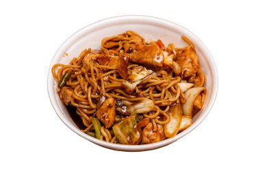 Beyaz arka planda yakisoba ile bowling