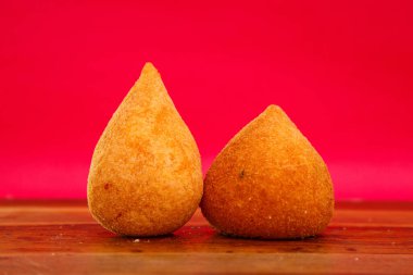 Coxinha, geleneksel Brezilya mutfağı atıştırmalıkları.